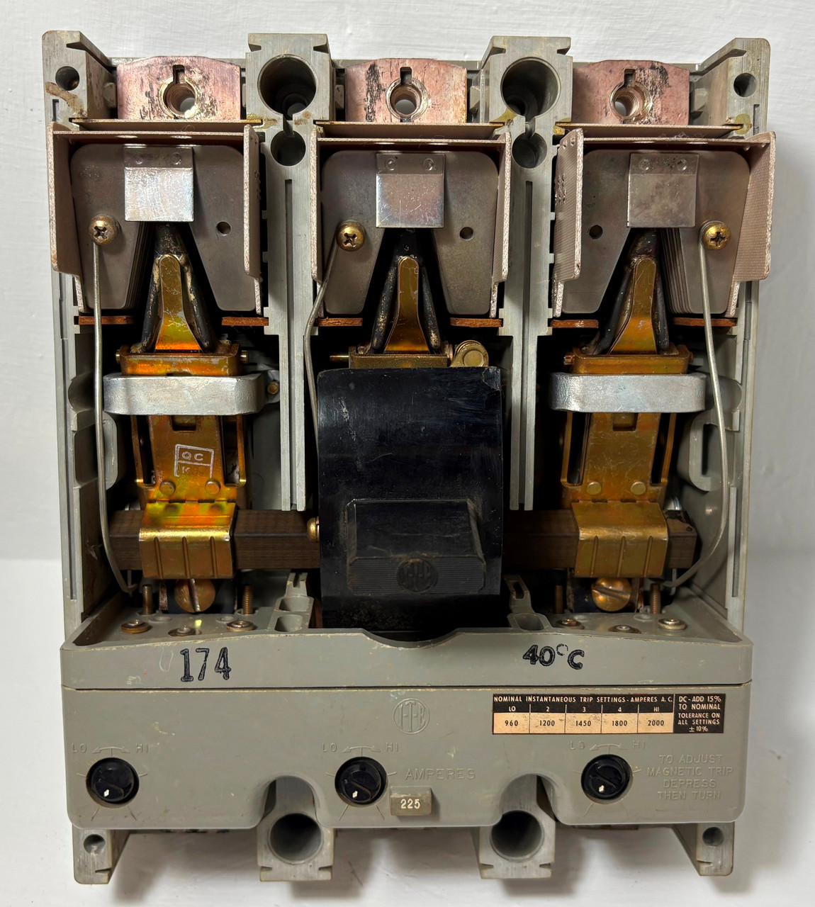 I-T-E Siemens HJ3F400 400A Circuit Breaker w/ 225 Amp Trip 600V HJ3-F400 HJ3T225 (EM5535-2)