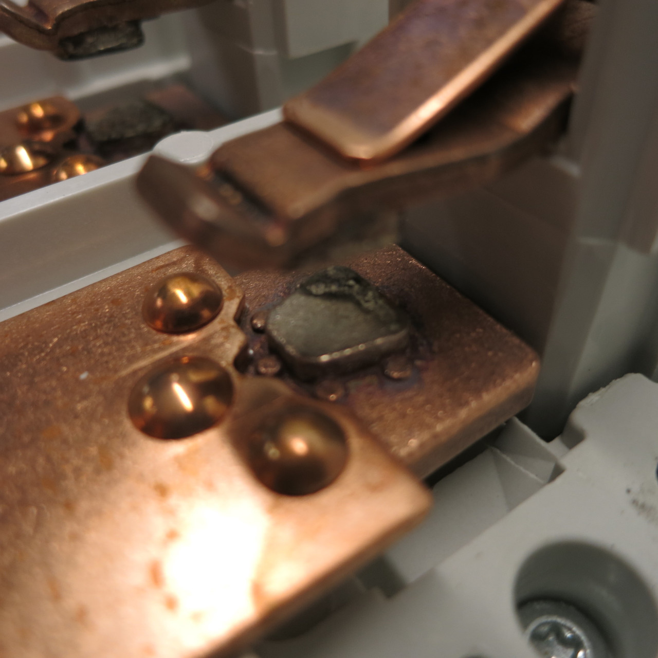 Allen Bradley 100-D210 Contactor 600V 300A Non-Reversing 110/130V Coil 100D210 (AH0626-1)