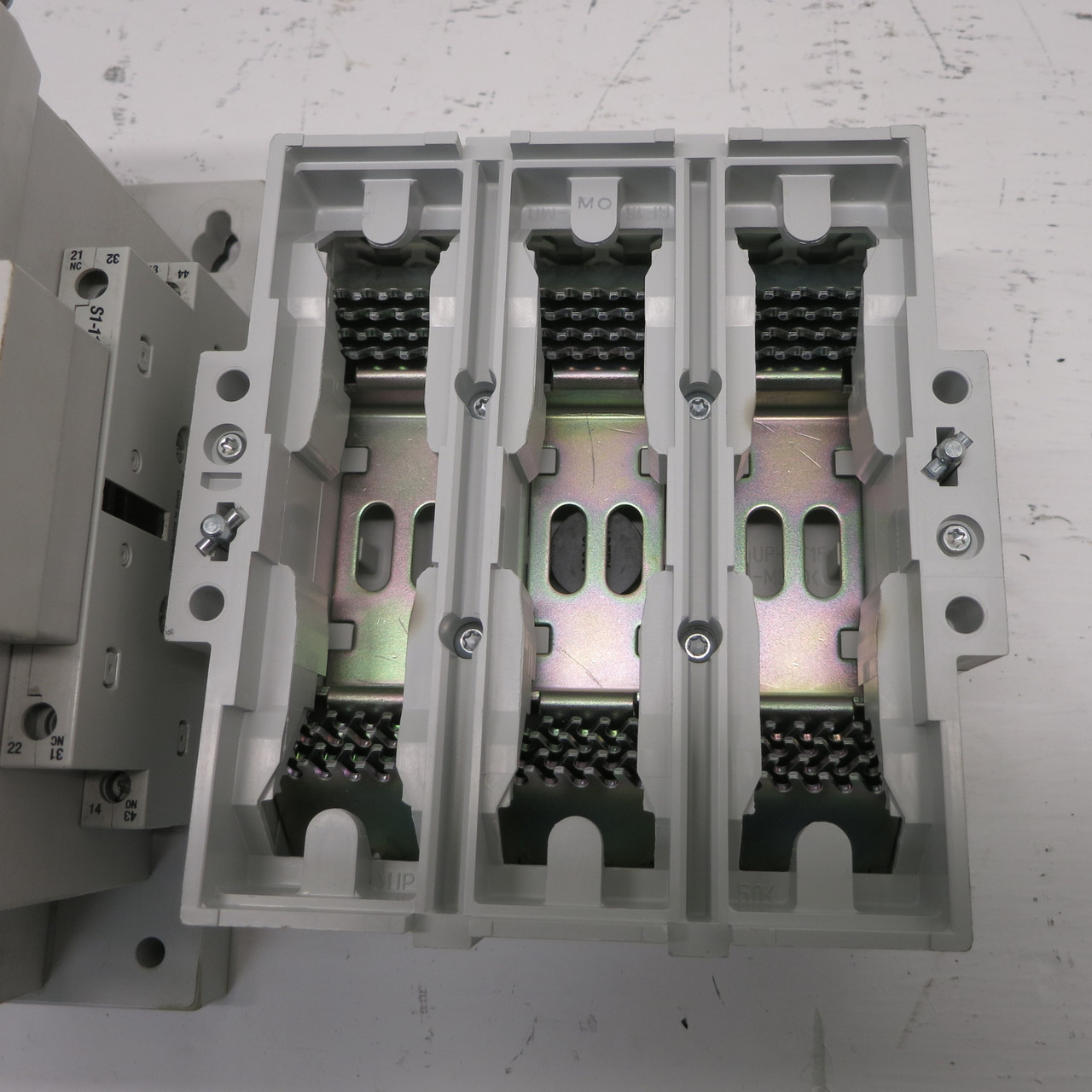 Allen Bradley 100-D210 Contactor 600V 300A Non-Reversing 110/130V Coil 100D210 (AH0626-1)