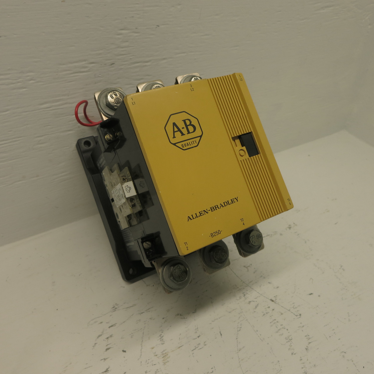 Allen Bradley 100-B250N*3 250 Amp Motor Starter 120V Coil 250 HP 100B250N3 250A (AH0628-1)