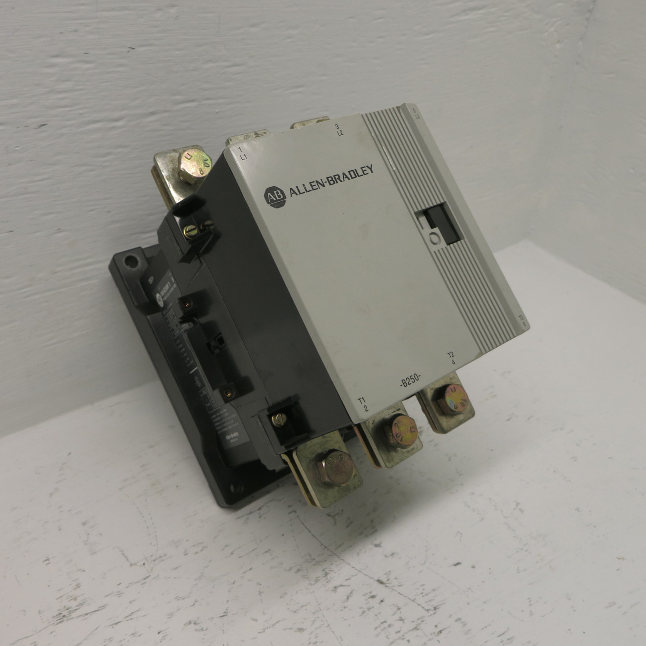Allen Bradley 100-B250N*3 250 Amp Motor Starter 120V Coil 250 HP 100B250N3 250A (AH0629-1)