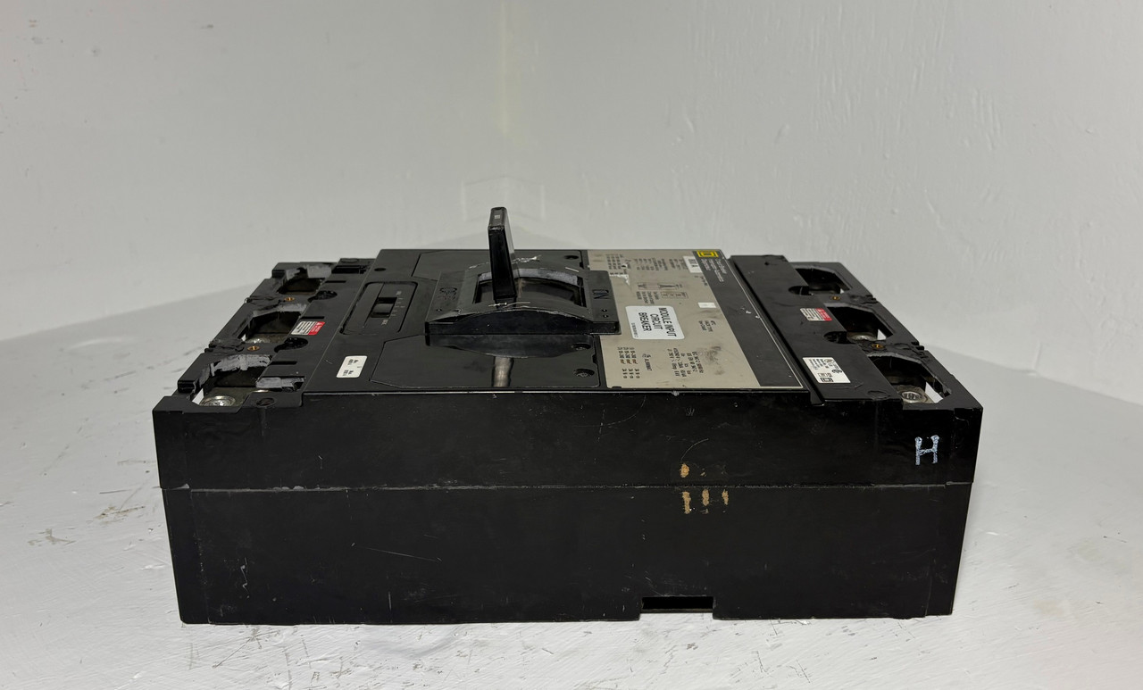Square D MHL368003901 800A Circuit Breaker 12-718012-37 800 Amp 3P MHL36800 HACR (EM5564-1)