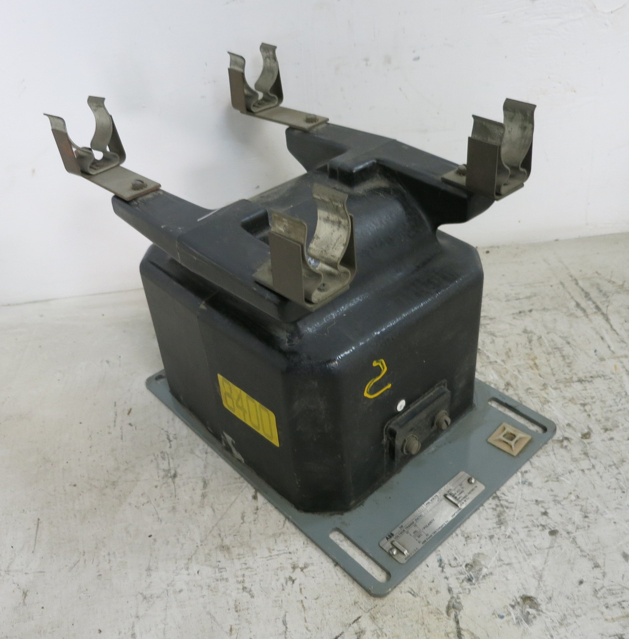 ABB VIZ-11 Voltage Transformer 8400/14560Y V Ratio 70:1 CT 7525A67G07 VIZ11 VT (DW7412-3)