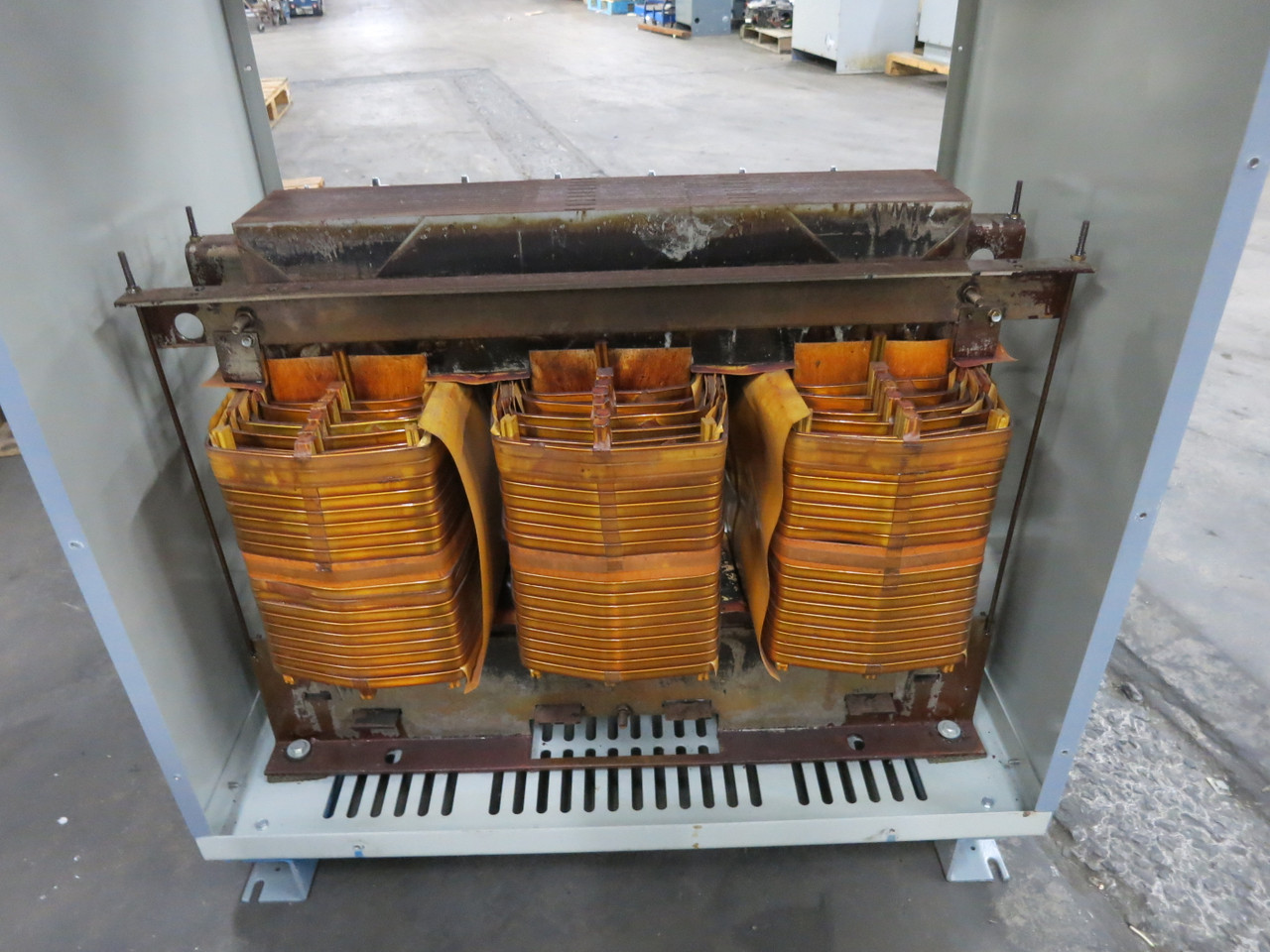 GE 145 kVA 460 Delta to 460Y/265 V 3PH Dry Type Transformer 9T23B4010G22 460V (DW7420-2)