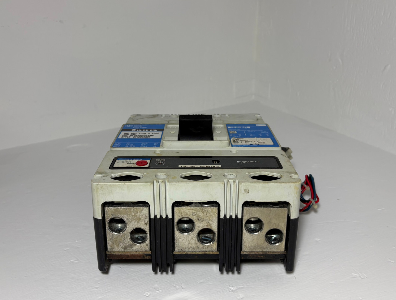 Westinghouse HLDB3600FT33W 600A Circuit Breaker w/ Aux & 600 Amp Plug HLDB 3P (EM5526-1)