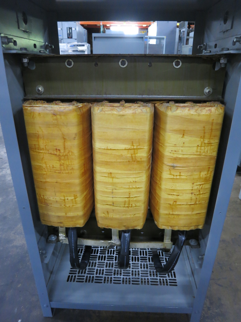 Komori 150 kVA 208 Delta to 220Y/127 V 3PH Transformer K208150 208V 220V (DW7440-1)