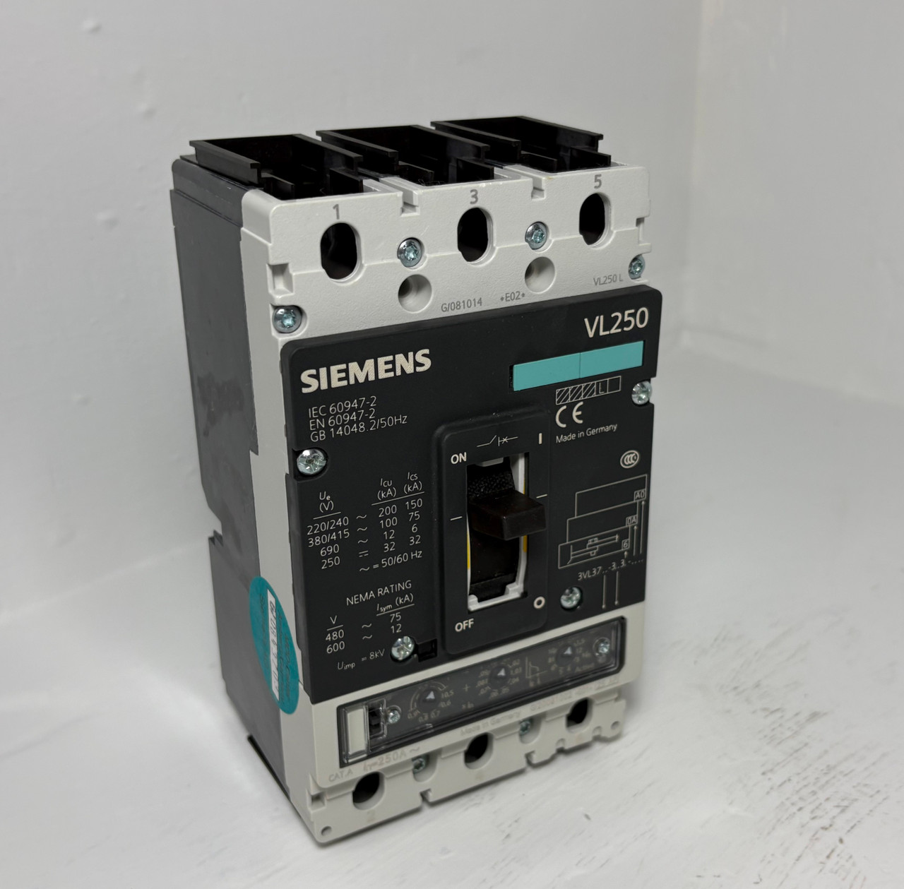 NEW Siemens VL250 250A Circuit Breaker 3P 600V 3VL3725-3AP36-0AA0-Z 250 Amp NIB (EM5577-6)