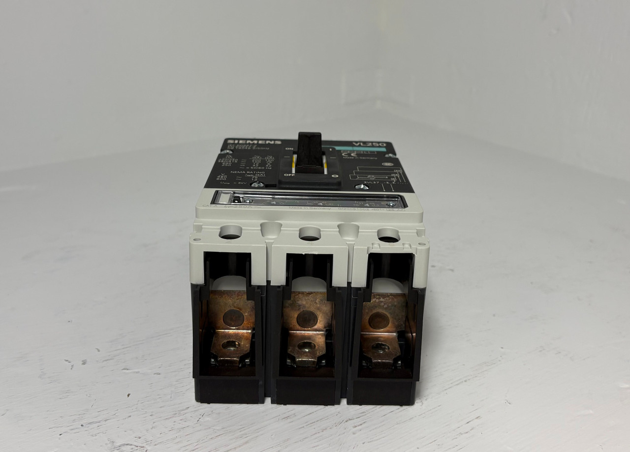 NEW Siemens VL250 250A Circuit Breaker 3P 600V 3VL3725-3AP36-0AA0-Z 250 Amp NIB (EM5577-6)