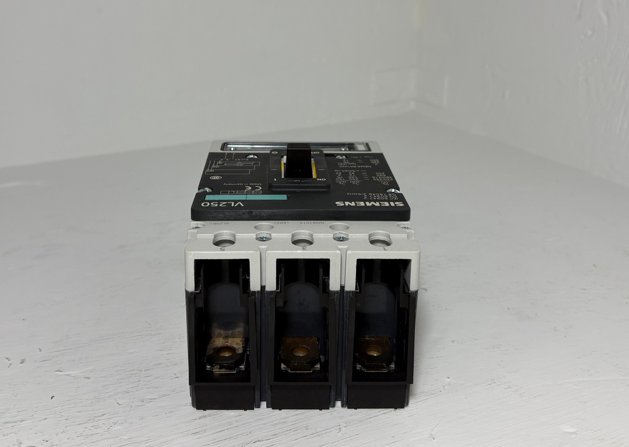 NEW Siemens VL250 250A Circuit Breaker 3P 600V 3VL3725-3AP36-0AA0-Z 250 Amp NIB (EM5577-6)