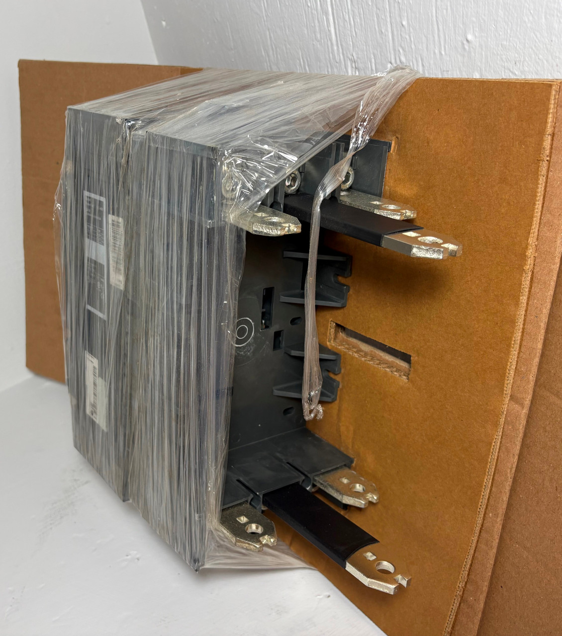 NEW Square D LGN36400U43XABUA LG 400 Amp PowerPact Circuit Breaker LGN36400 NIB (EM5576-1)