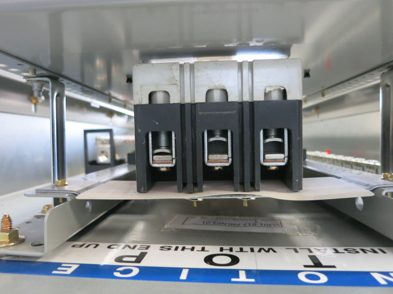 Eaton PRL-2a 100A 360/210V Main Breaker Panel Board 3PH 4W 100 Amp HFD3100BP10 (DW7453-3)