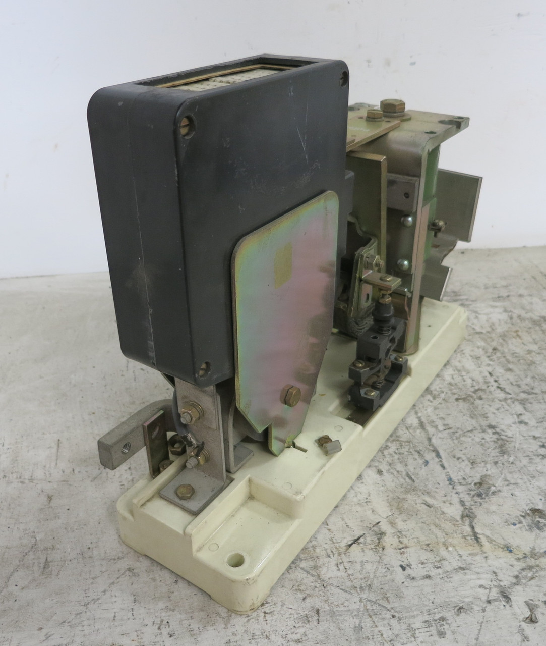 GE DS303A104X106MAG01 900A DC Contactor 600V 120V Coil 22D75G3A DS303A 900 Amp (DW7454-1)