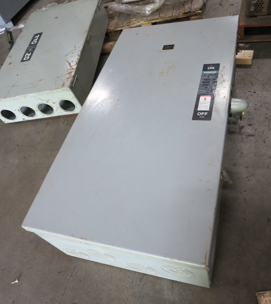 Siemens SN425 400A 240V Fusible Safety Switch Disconnect 3PH 4W 400 Amp 240 VAC (DW7456-1)