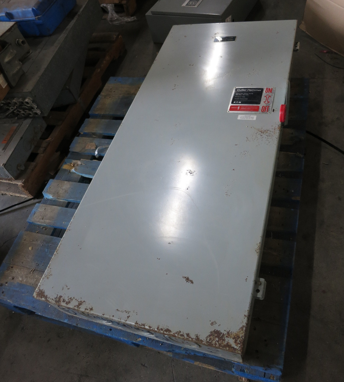 Eaton DH325NGK 400A 240V Fusible Safety Switch Disconnect 3PH 4W 400 Amp 240 VAC (DW7455-2)