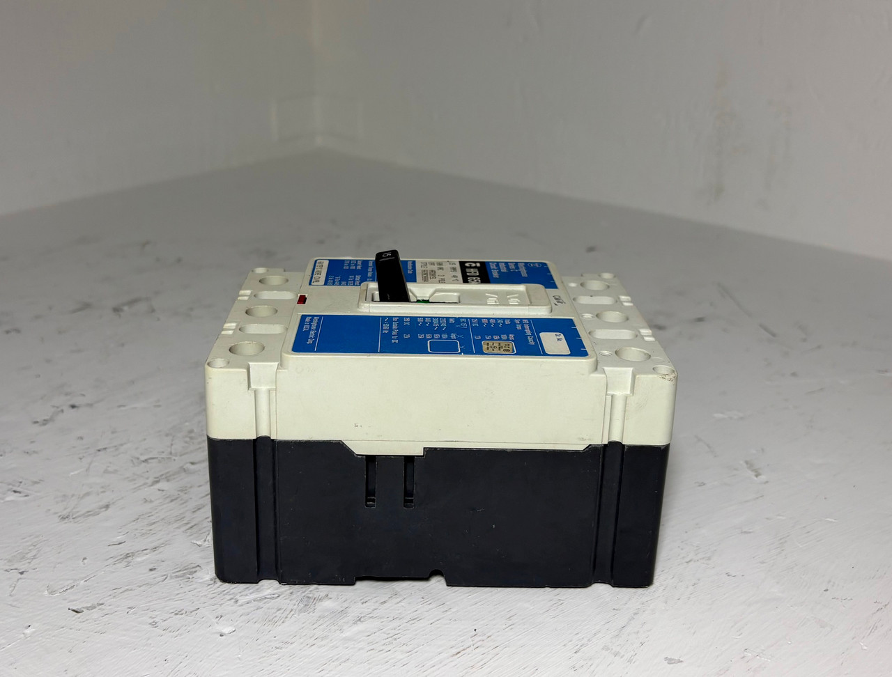 Westinghouse HFD3015L 15A Series C Circuit Breaker Matte Blue HFD3015 3P 15 Amp (EM5593-7)