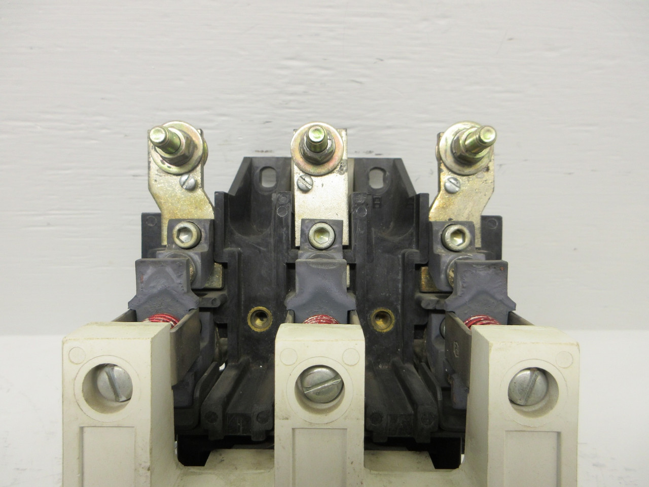 Cutler-Hammer A200M5CXXZ1 Size 5 Motor Starter 480V Coil Model J 270/300 Amps CH (AH0659-1)