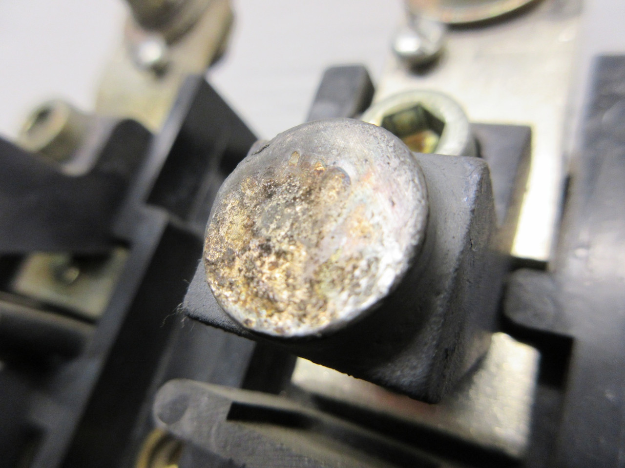 Cutler-Hammer A200M5CXXZ1 Size 5 Motor Starter 480V Coil Model J 270/300 Amps CH (AH0659-1)