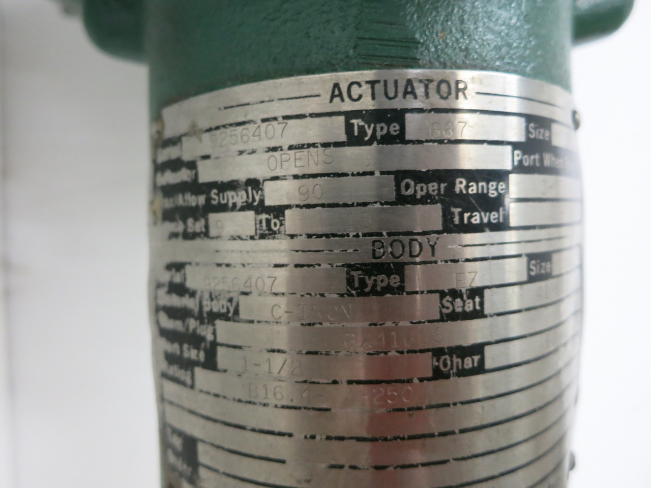 Fisher Controls 667 Actuator Size 34 Body Type EZ Valve Size 1.5 416SS (DW7479-1)