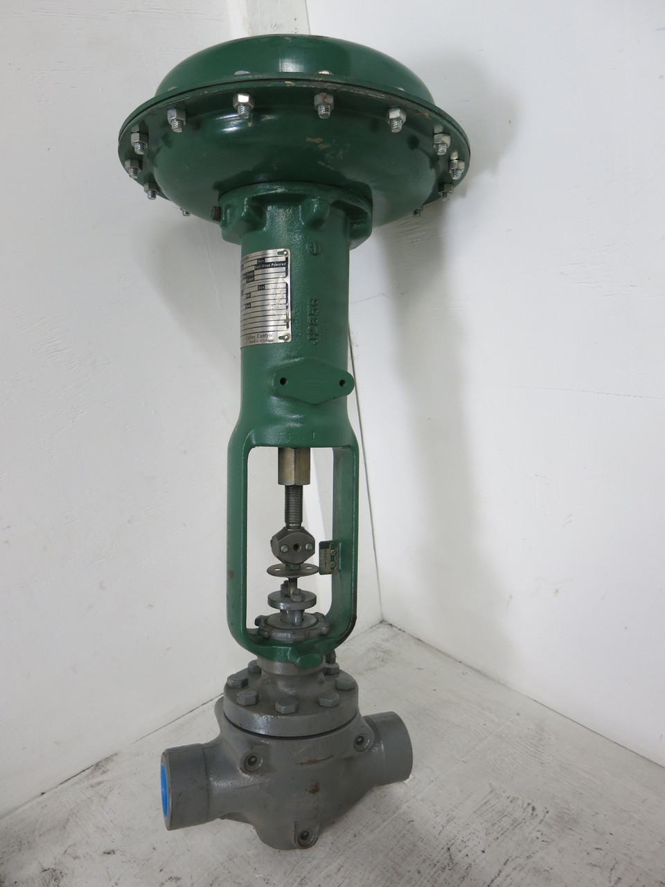 Fisher Controls 667 Actuator Size 34 Body Type EZ Valve Size 1.5 416SS (DW7479-1)