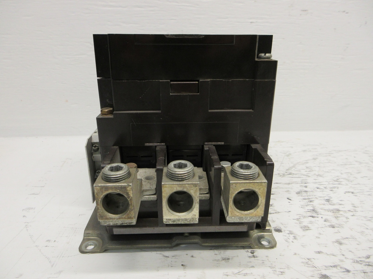 Cutler Hammer C832KN3 Motor Contactor 1891-1 120V Coil 3PH Series B1 200 Amp 3P (AH0661-1)