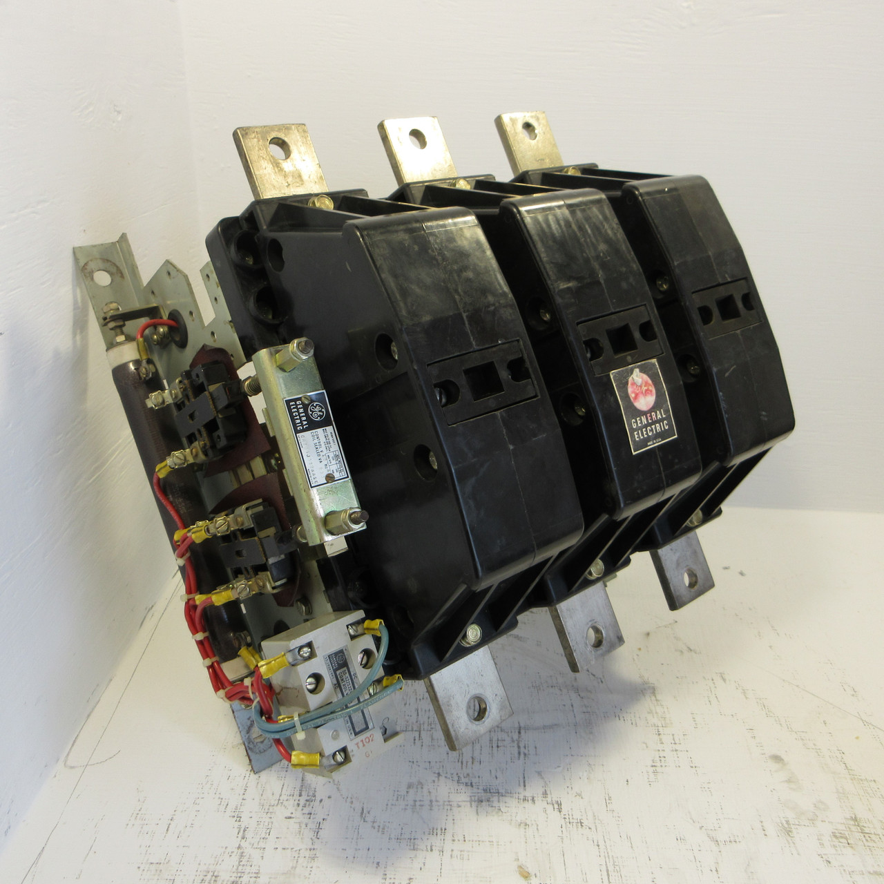 General Electric GE CR285J022AA1E Size 7 Motor Contactor 600HP 600V 3PH 3P 900A (AH0669-1)