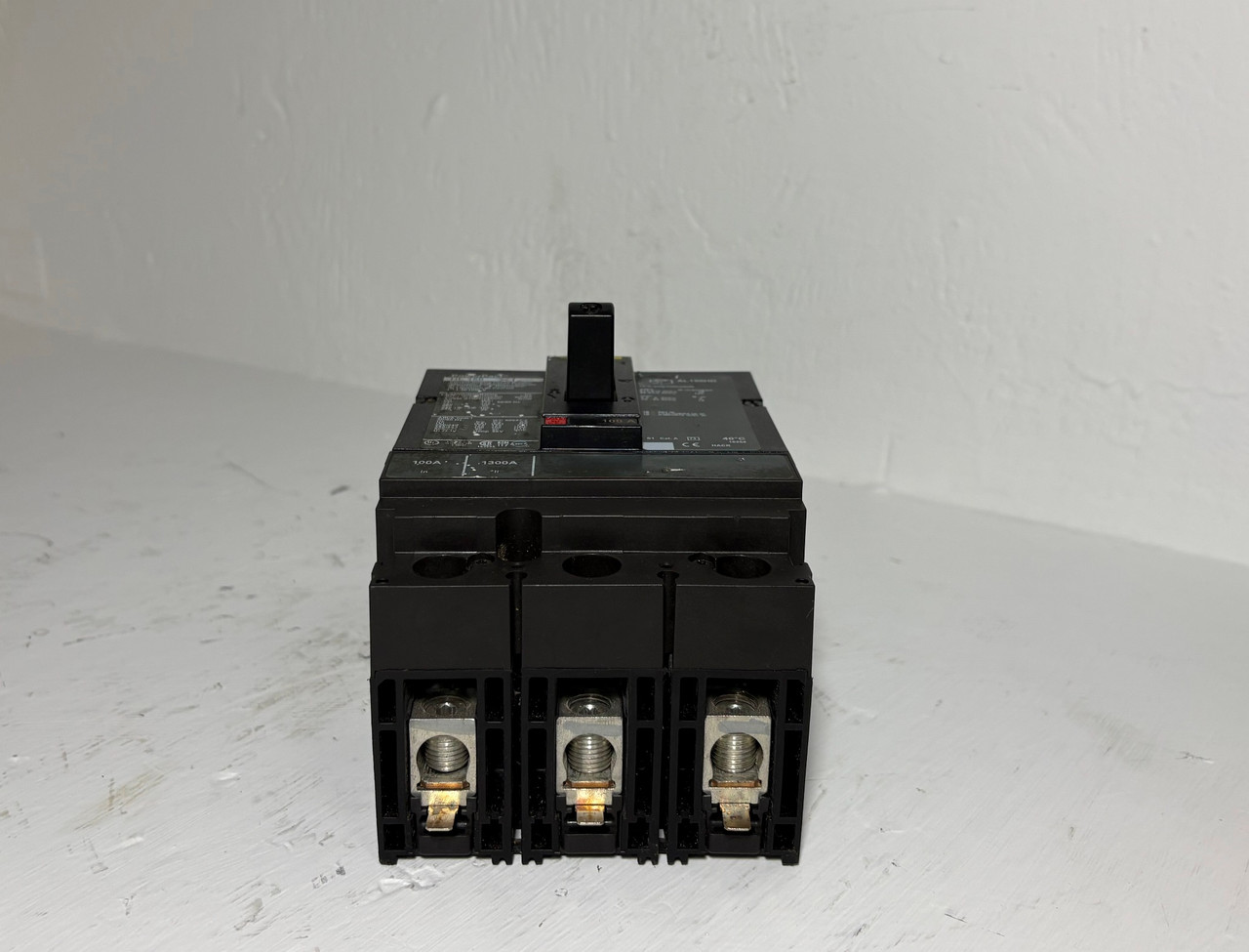 Square D HLL36100LV 100A PowerPact Circuit Breaker HL 150 3P 100 Amp HL150 3P (EM5605-1)