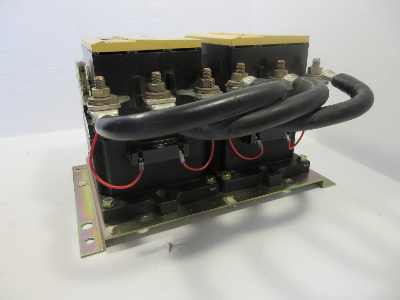 Allen Bradley 104-B400NB3 400HP 414A Reversing Motor Contactor 600VAC 480V Coil (AH0688-1)