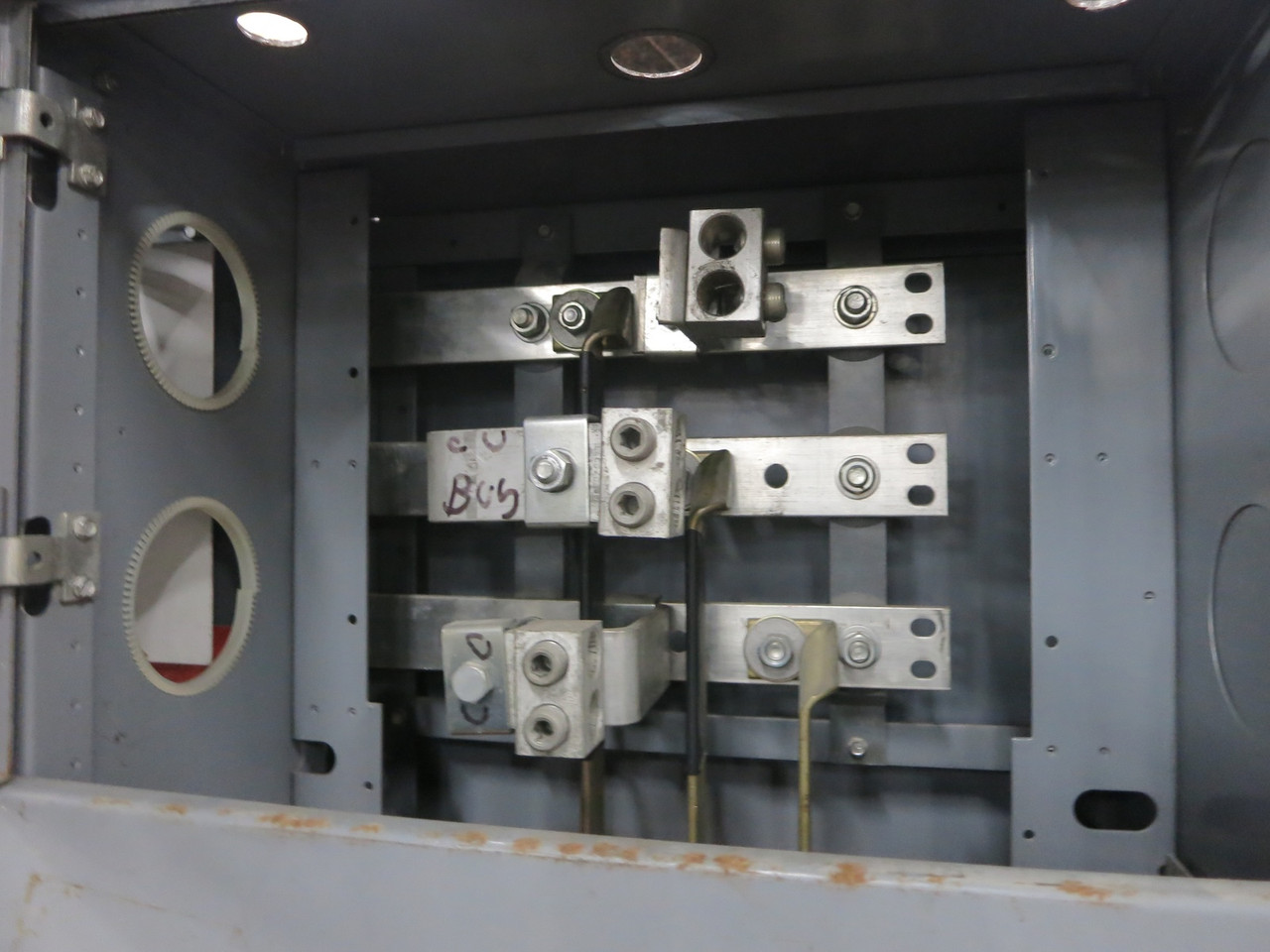 F10 Unitrol 600/400A 480V 2x Section MCC Motor Control Center 600A 400 Amp Lugs (DW7482-1)