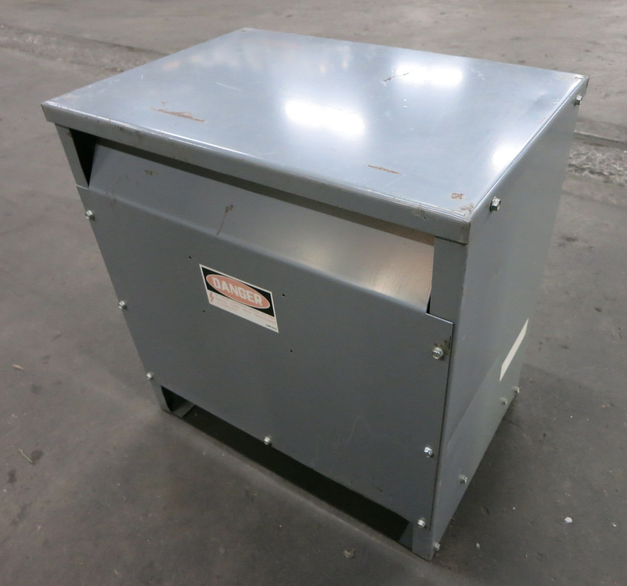 Square D 15 kVA 600 Delta to 240 Delta V 3PH Transformer 15T10H 600V - 240V (DW7488-1)