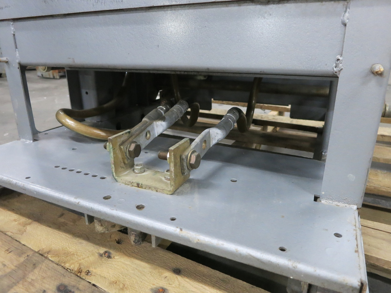 ITE Gould 15HK Ground Test Device Power Circuit Breaker 15 kV 13.5 kV Switchgear (DW7494-1)