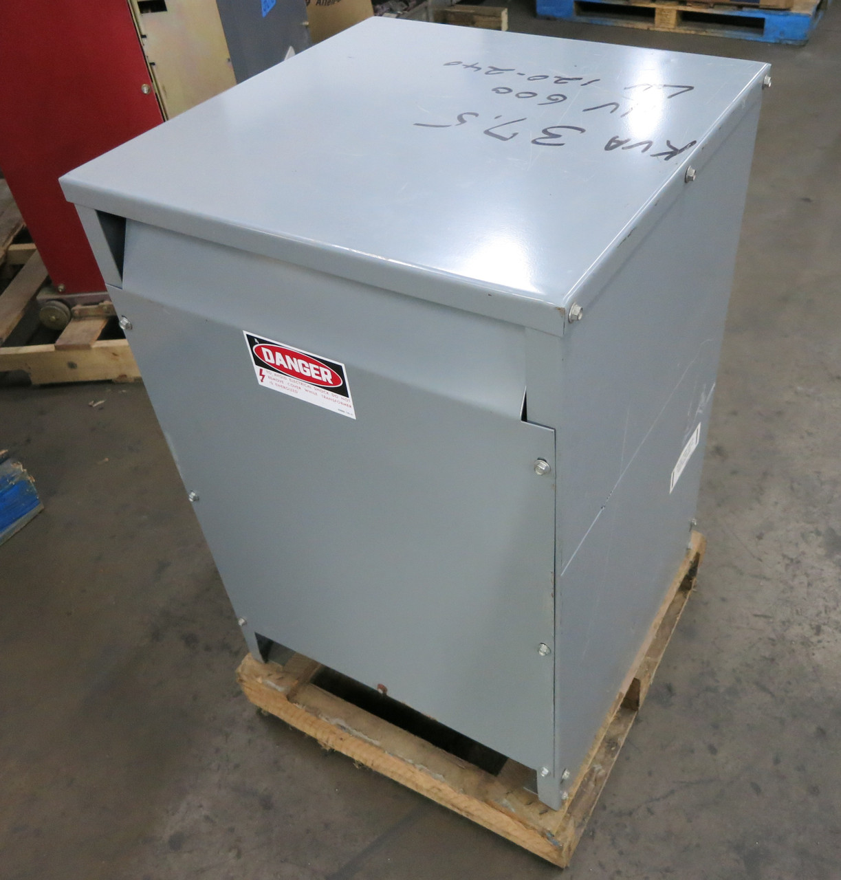 NEW Square D 37.5 kVA 600 to 120/240 V 1PH Dry Type Transformer 37S5H 600V (DW7491-1)