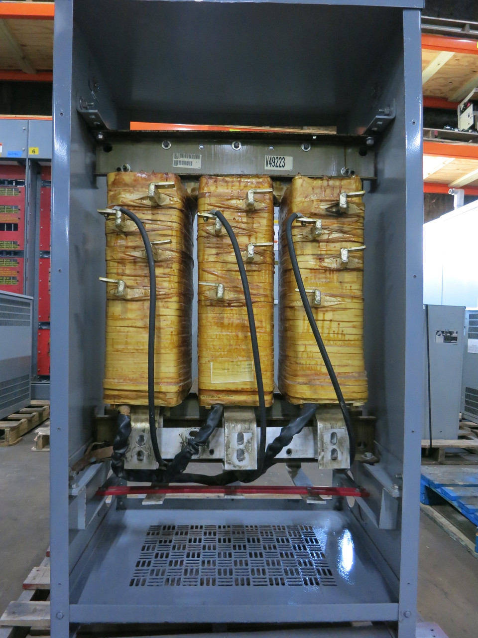 Cutler Hammer 150 kVA 208 Delta to 208Y/120 3PH Dry Type Transformer V49223 208V (DW7497-1)