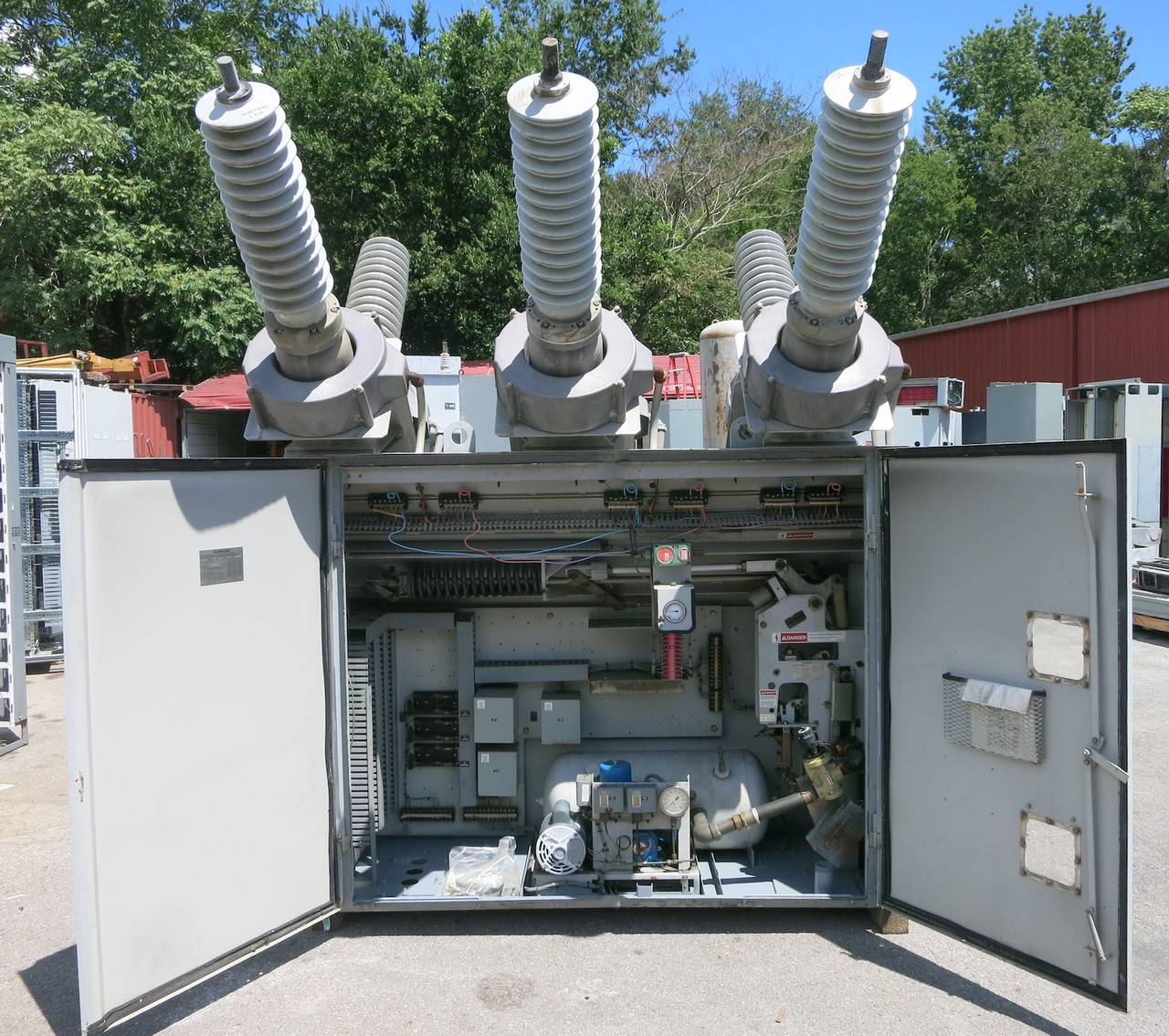 Siemens 1200A 72.5 kV SF6 Circuit Breaker SP-72.5-31.5-2 1200 Amp Gas BYM CT (DW7500-1)