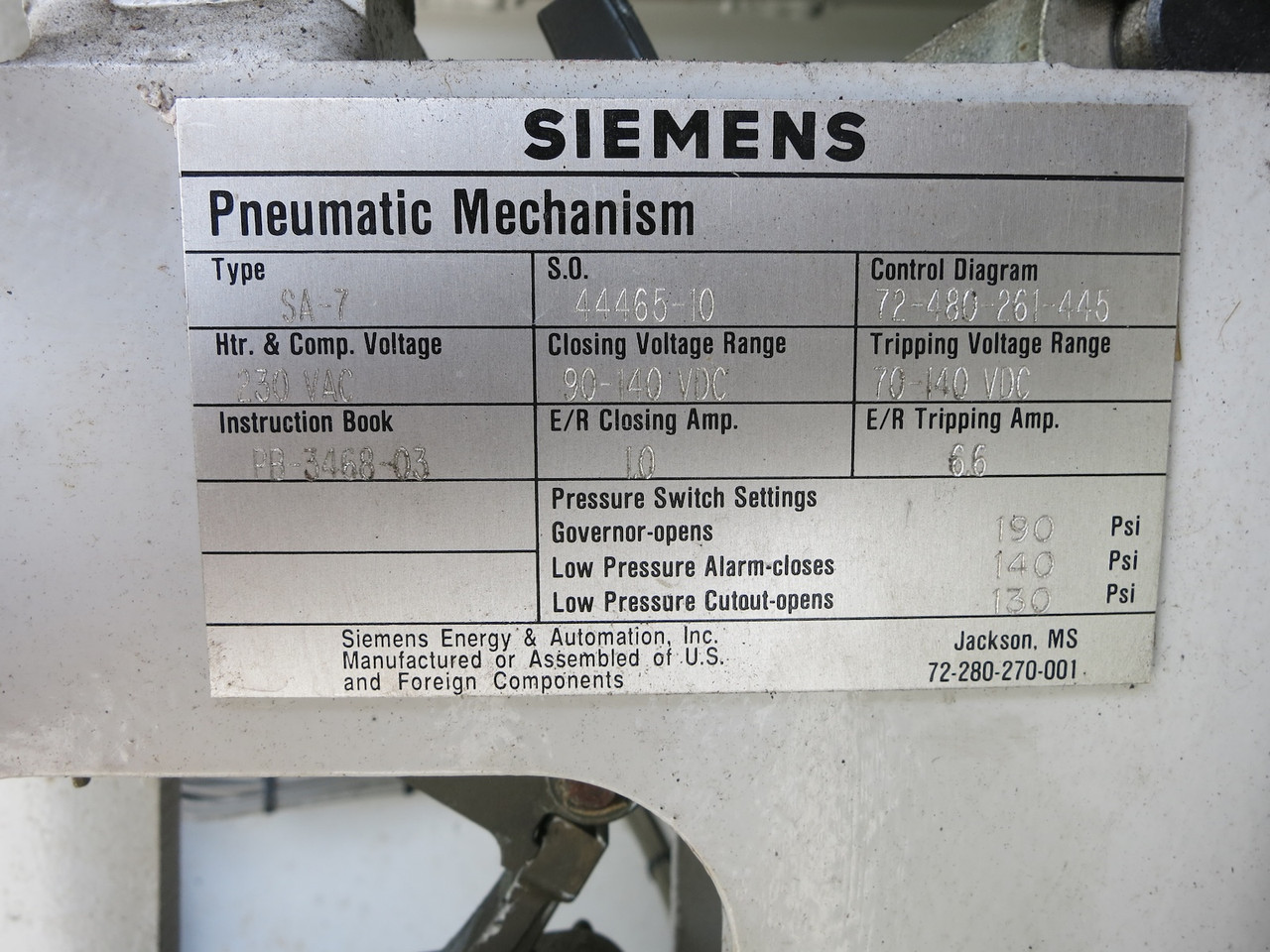 Siemens 1200A 72.5 kV SF6 Circuit Breaker SP-72.5-31.5-2 1200 Amp Gas BYM CT (DW7500-1)