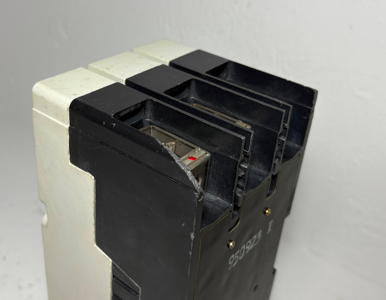 Westinghouse JDB3225W 225A Circuit Breaker Matte Blue w 100 Amp Trip 3P JDB flaw (EM5635-1)