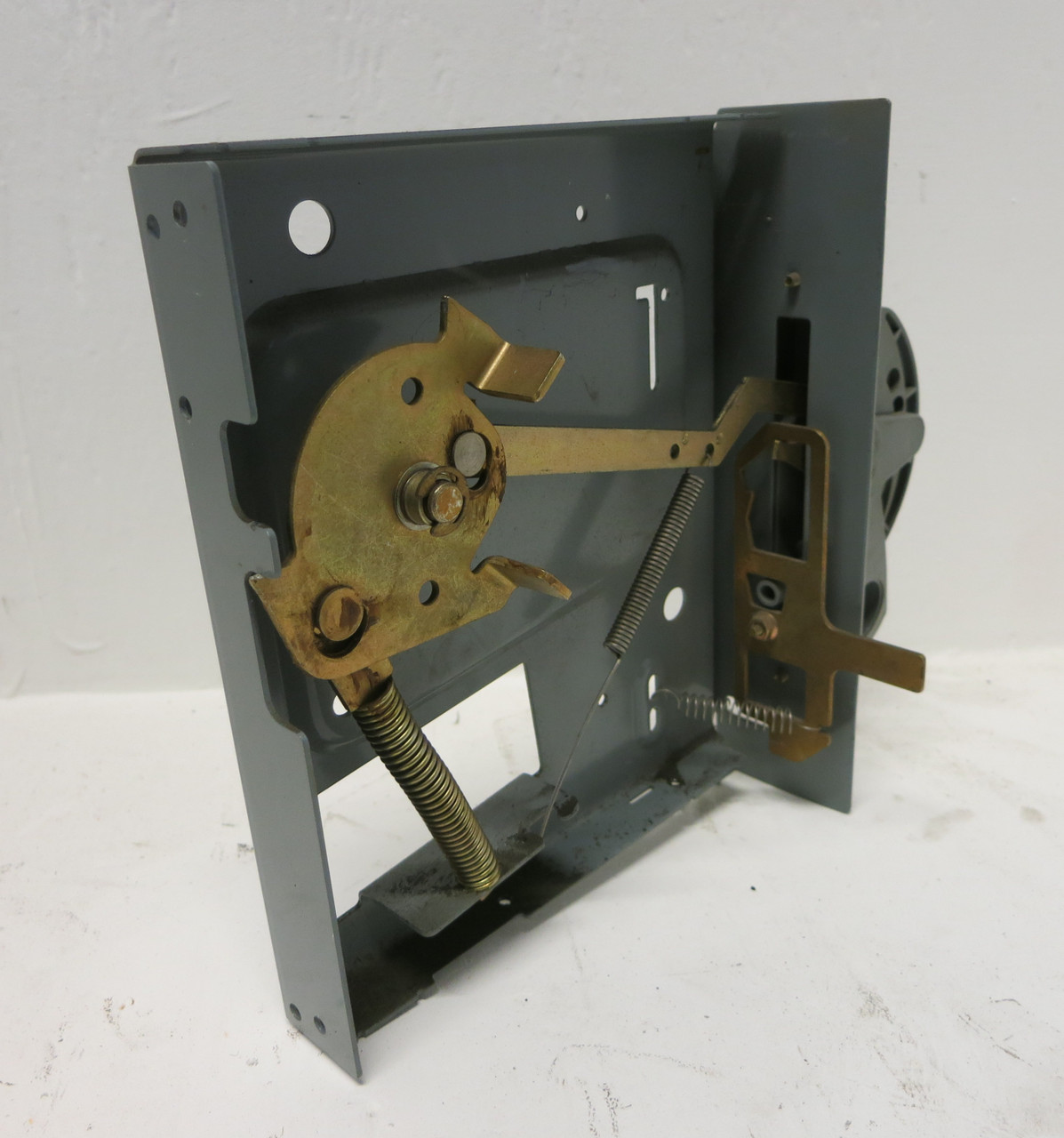 Allen Bradley 2100 Centerline Handle Mechanism Fusible Motor Control Center MCC (DW7508-9)