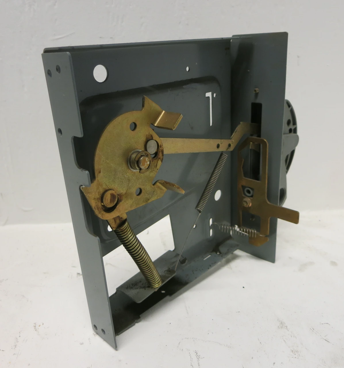 Allen Bradley 2100 Centerline Handle Mechanism Fusible Motor Control Center MCC (DW7508-13)