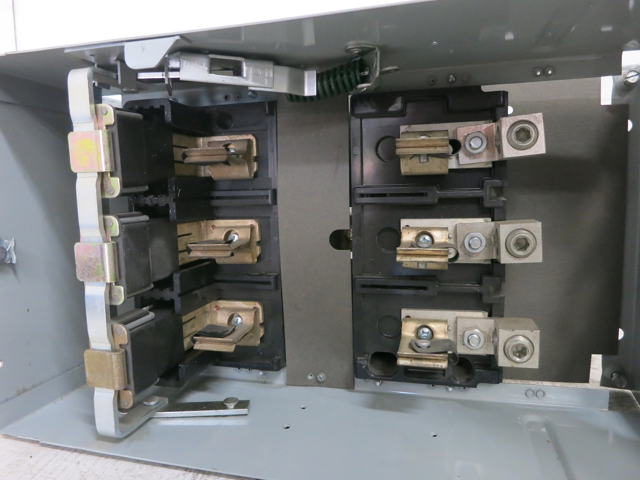 Siemens V7F3204 200A 240V Vacu-Break Panel Board Switch w/ Hardware 200 Amp ITE (DW7518-1)