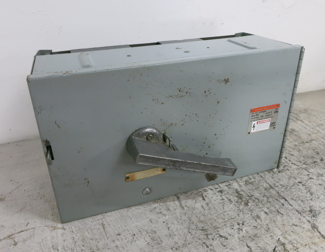 Siemens V7F3204 200A 240V Vacu-Break Panel Board Switch 200 Amp 3PH 240 VAC ITE (DW7520-8)