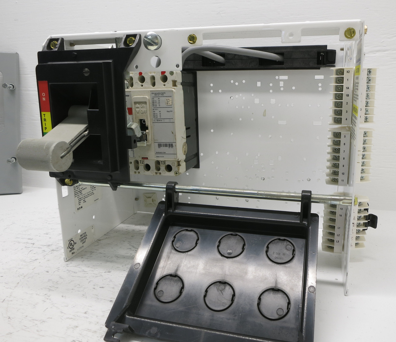 Eaton Freedom 2100 100A Breaker 12" MCC Feeder Bucket FDB3100L 100 Amp FDB3100 (DW7524-1)