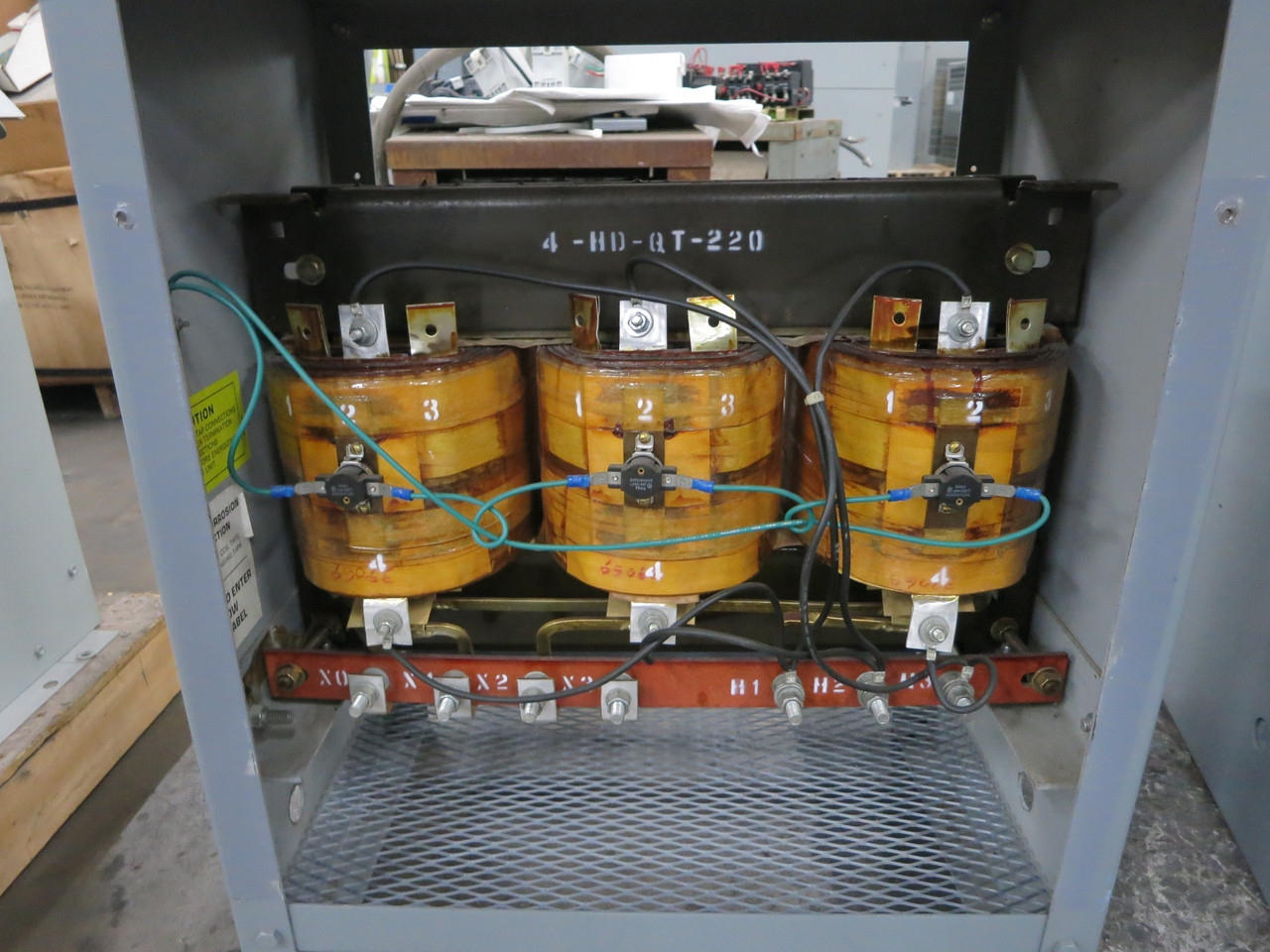 Hevi Duty 20 kVA 460 Delta to 460Y/266 V 3PH Dry Type Transformer DT651H20 460V (DW7530-2)
