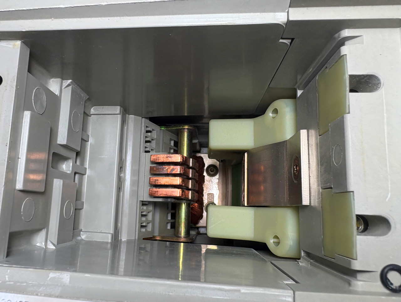 Square D NW16L1 1600A MasterPact LSIG Circuit Breaker EO w 1200 Amp Trip & Shunt (EM5652-1)