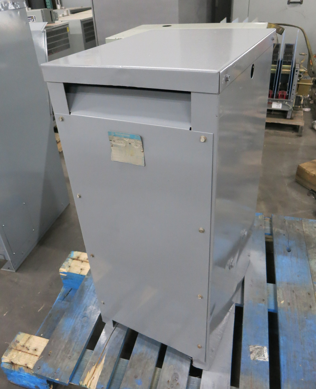Westinghouse 50 kVA 2400 to 240/480 V 1PH Transformer 2400V - 240x480 Single (DW7526-1)