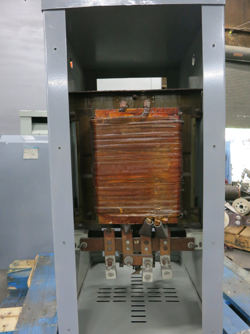 Westinghouse 50 kVA 2400 to 240/480 V 1PH Transformer 2400V - 240x480 Single (DW7526-1)