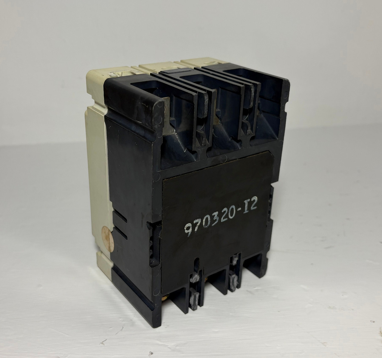 Cutler-Hammer HFD3045 45A Circuit Breaker Glossy Blue 600V 3P HFD3045L 45 Amp (EM5655-1)