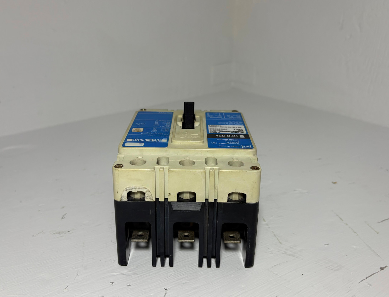 Cutler-Hammer HFD3045 45A Circuit Breaker Glossy Blue 600V 3P HFD3045L 45 Amp (EM5655-1)