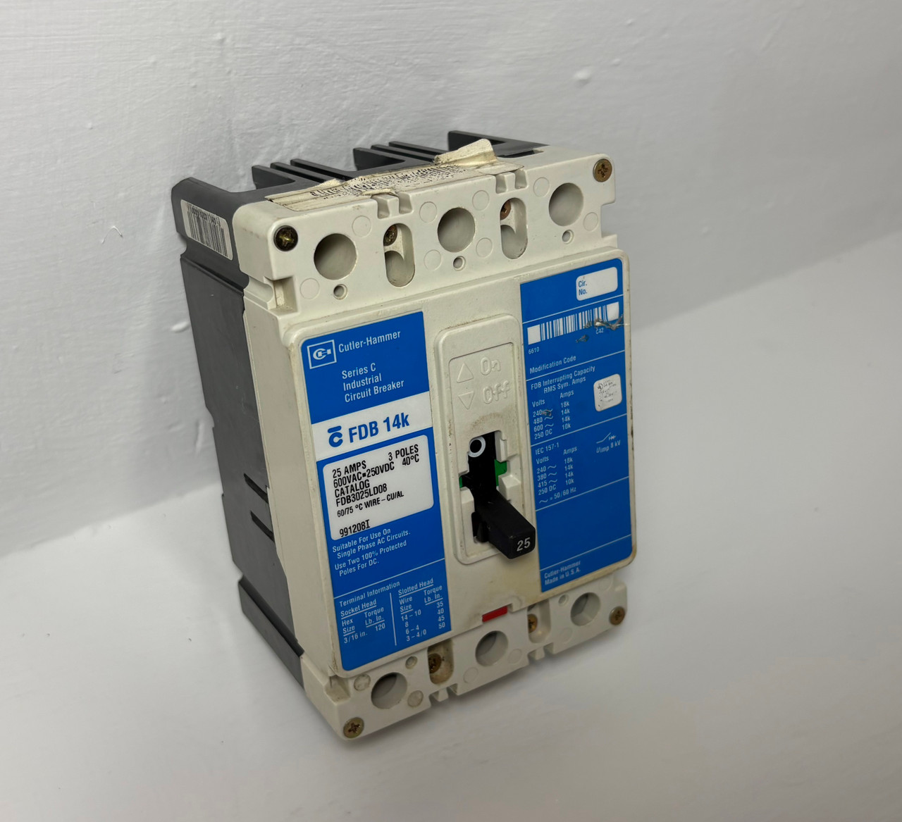 Cutler-Hammer FDB3025LD08 25A Circuit Breaker Glossy 480/600V 3P FDB3025 25 Amp (EM5653-1)