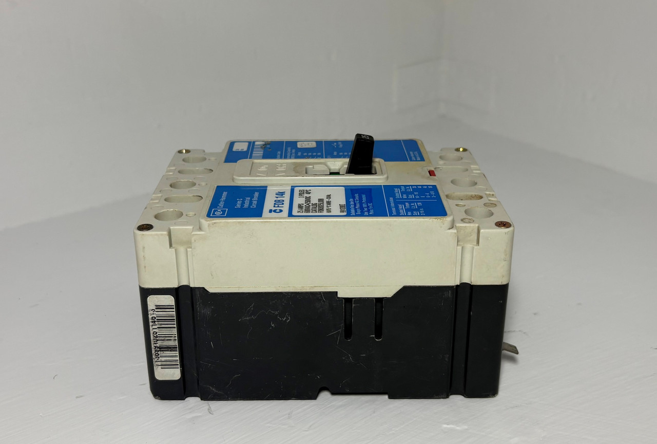 Cutler-Hammer FDB3025LD08 25A Circuit Breaker Glossy 480/600V 3P FDB3025 25 Amp (EM5653-1)