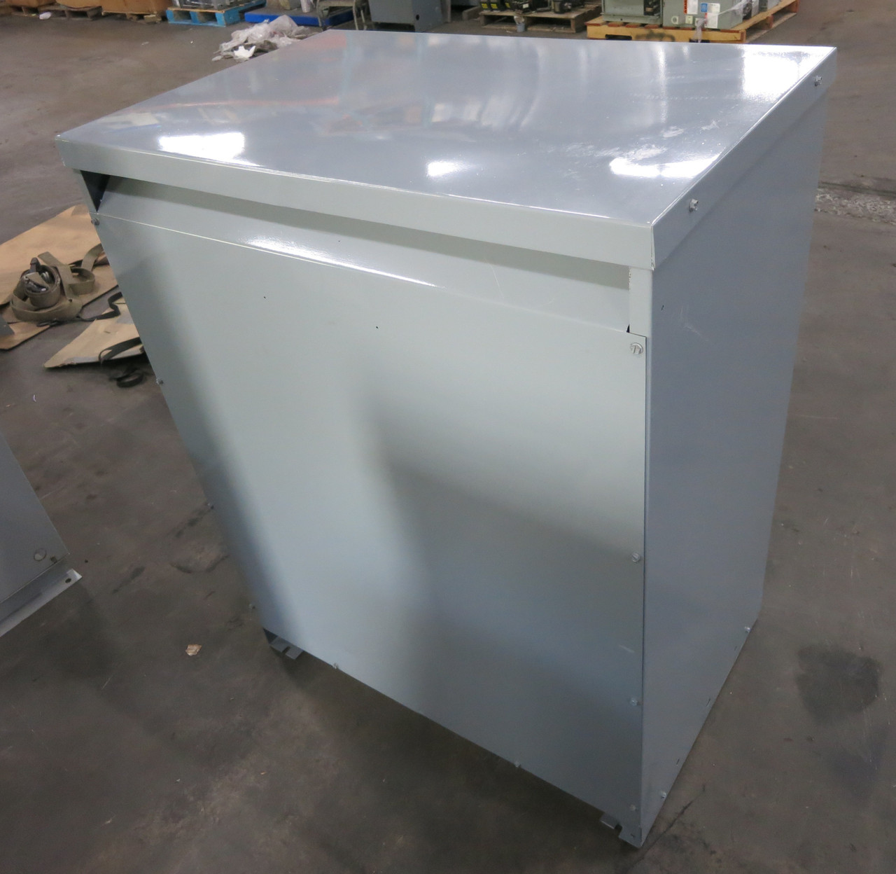 GE 220 kVA 575 Delta to 460Y/266 V 3PH Transformer 9T23B4012G26 575V - 460V (DW7537-1)
