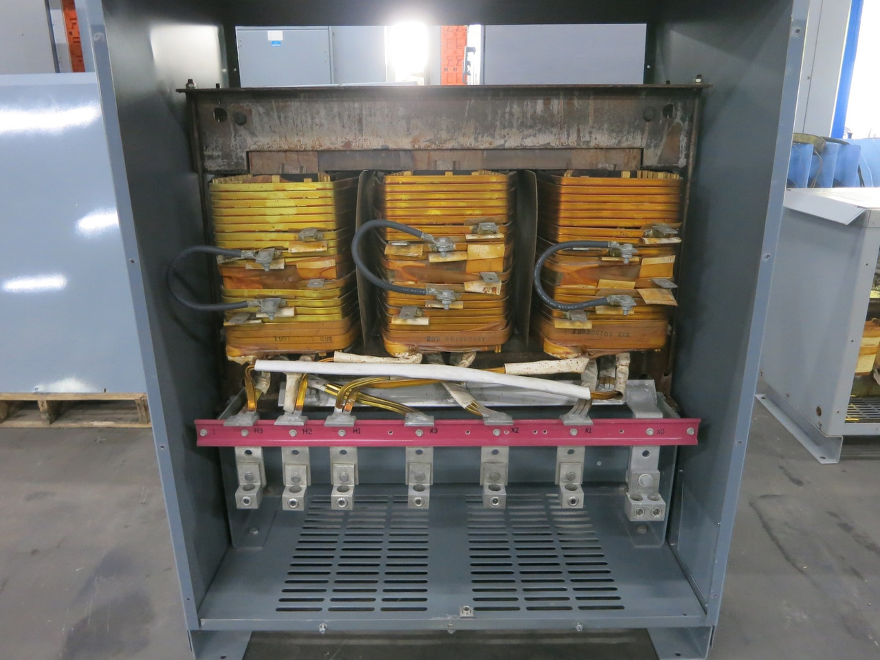 GE 220 kVA 575 Delta to 460Y/266 V 3PH Transformer 9T23B4012G26 575V - 460V (DW7537-1)